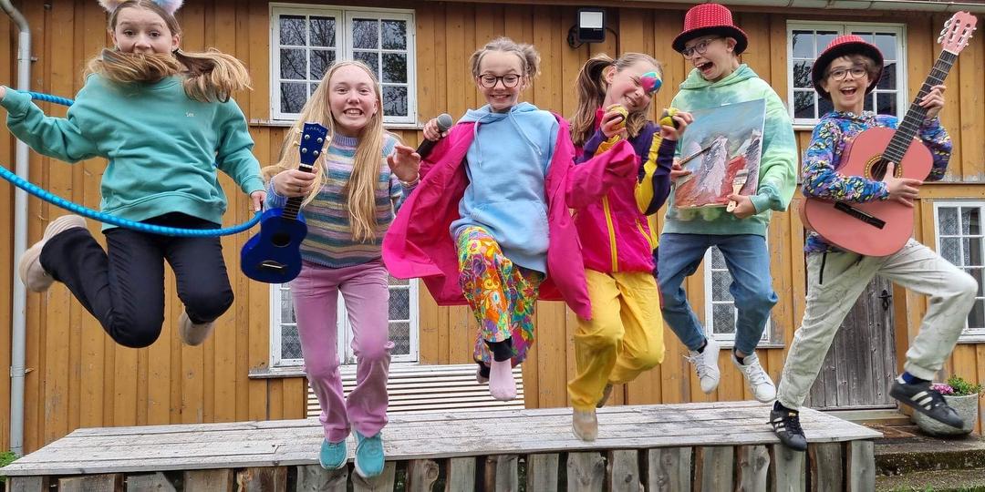 Bilde/illustrasjon for Sommerforestilling - Sommer og sol