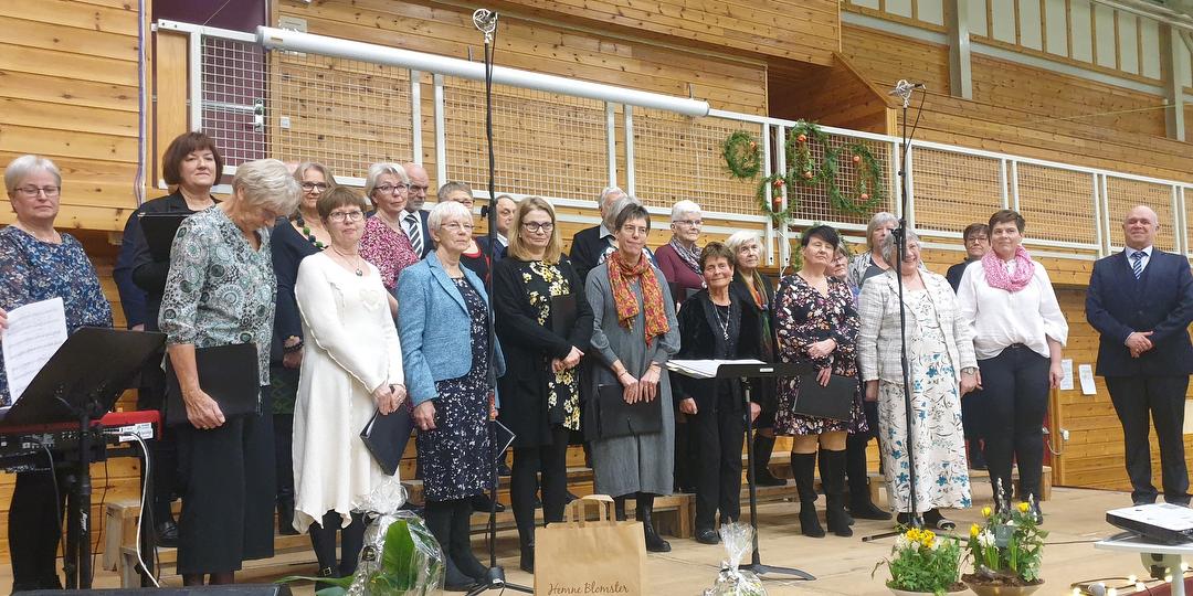Bilde/illustrasjon for Sommerkonsert med Halsakoret